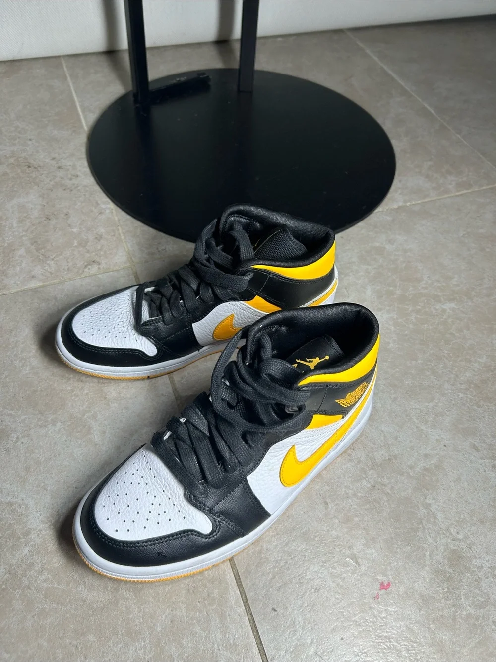 Nike Air Jordan size 7 Mid-Top Sneakers in Black/White/Yellow excellent